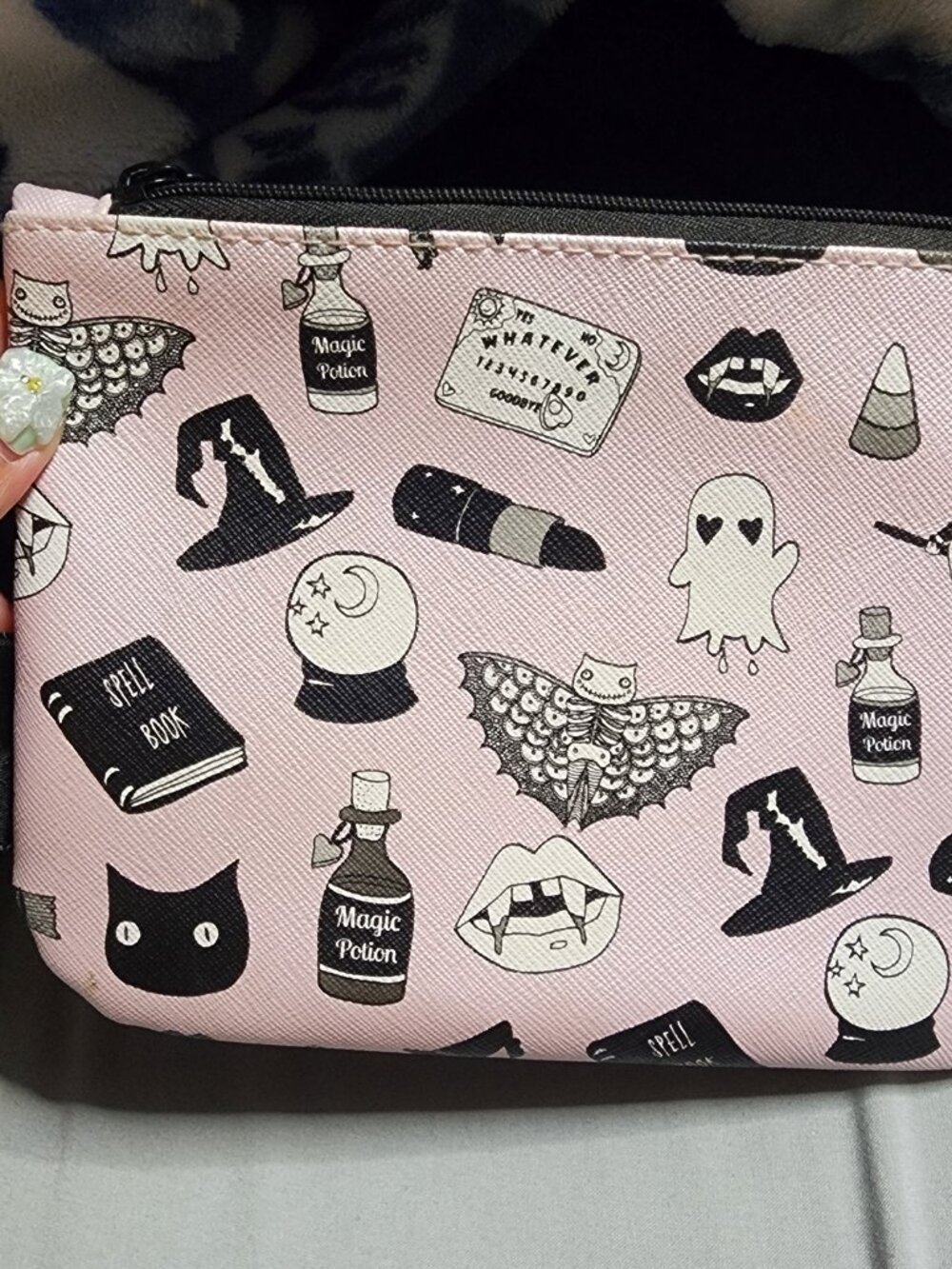 Brand New Makeup Bundle (Huda Beauty Dubai, e.l.f., & Cute IPSY Cosmetic Bags) - Picture 4 of 8